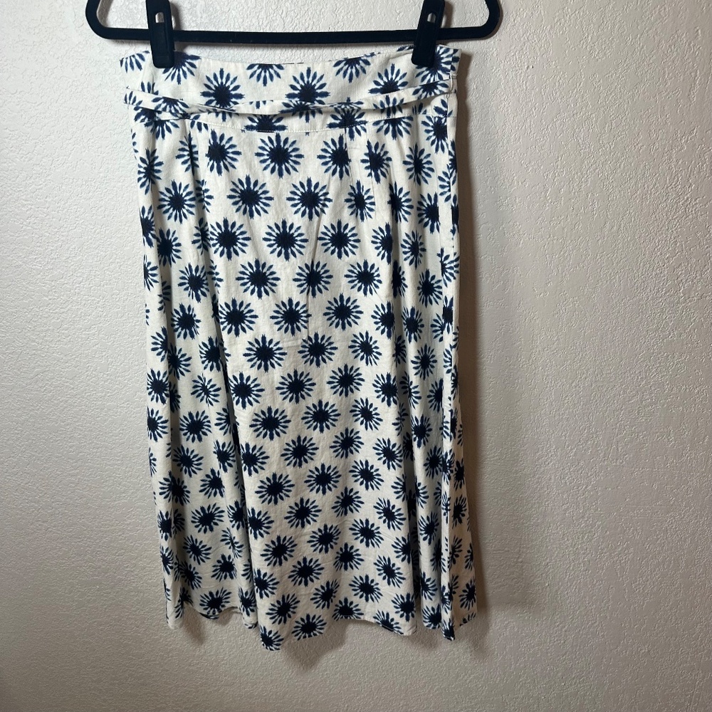 LOFT Navy & White Floral Print Wrap Skirt – Size Small - Picture 3 of 3